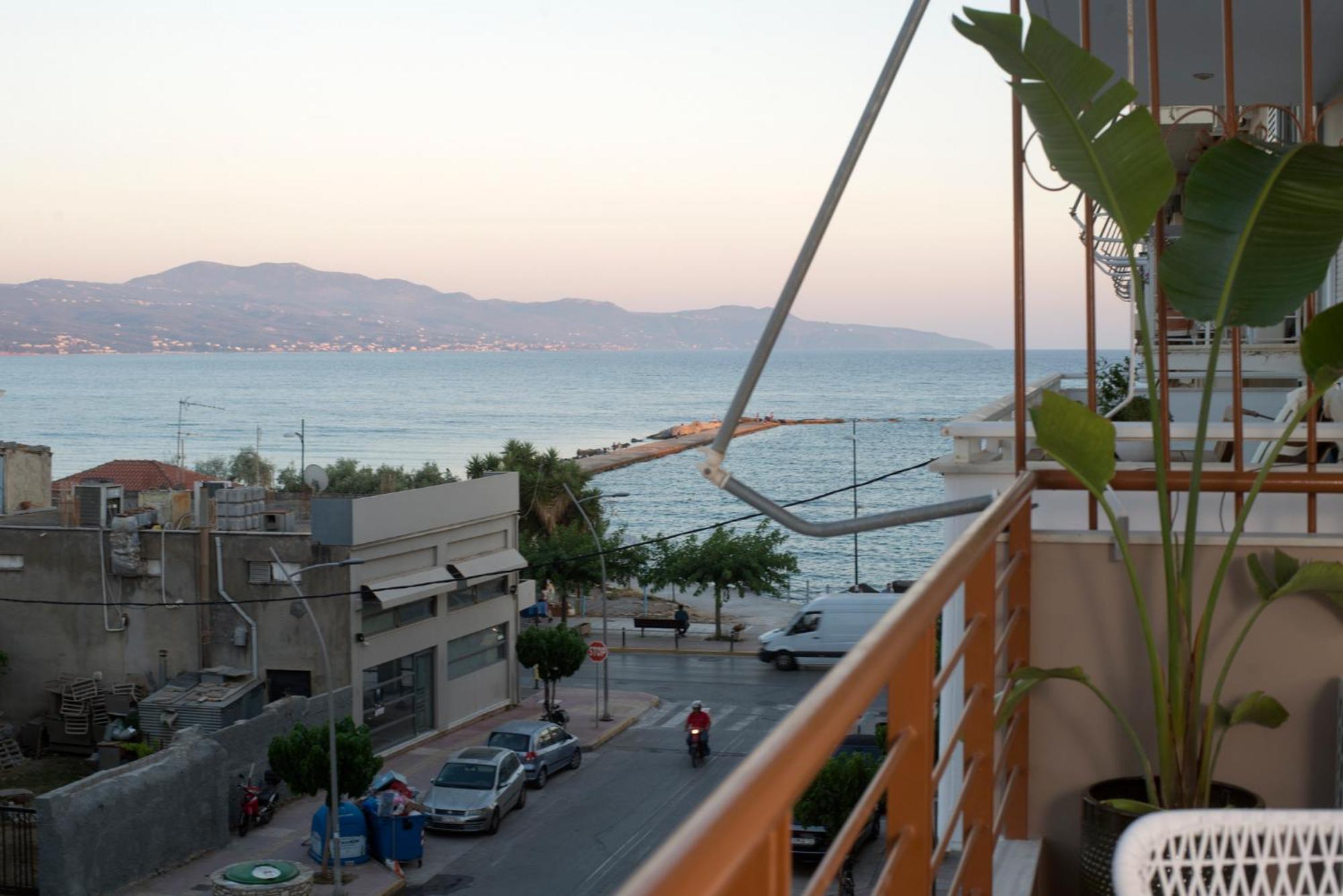 Infinity Blue Next To The Sea Apartment Каламата Екстериор снимка